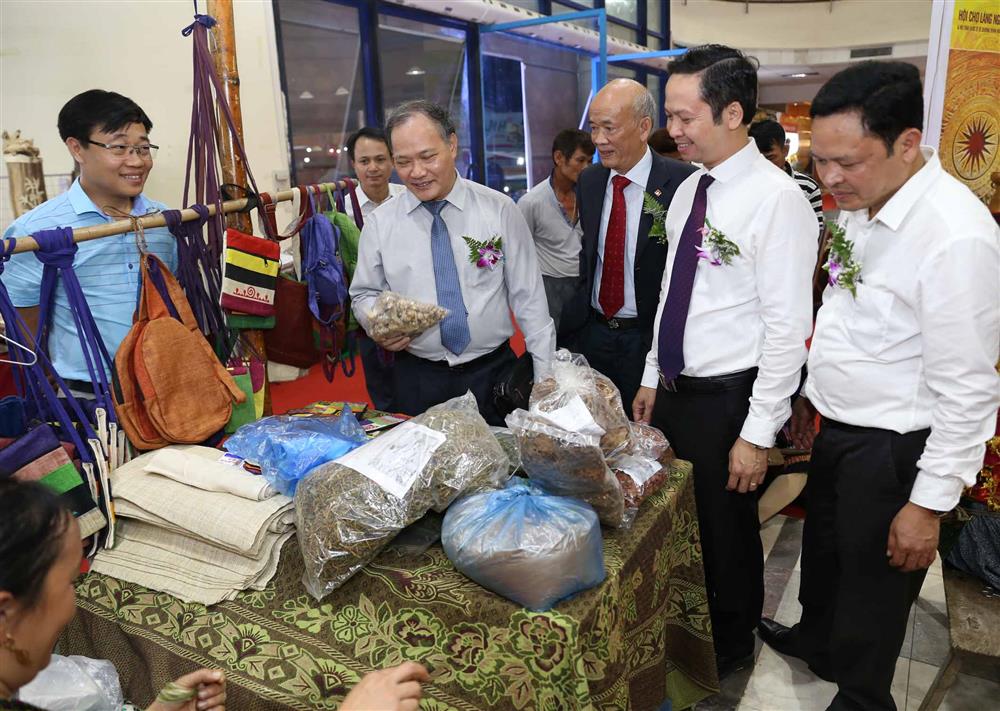  Hội chợ Làng nghề Việt Nam năm 2018 quy tụ hơn 100 đơn vị tham gia